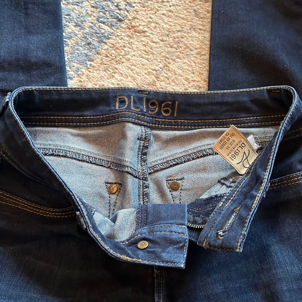 DL1961 skinny jean.